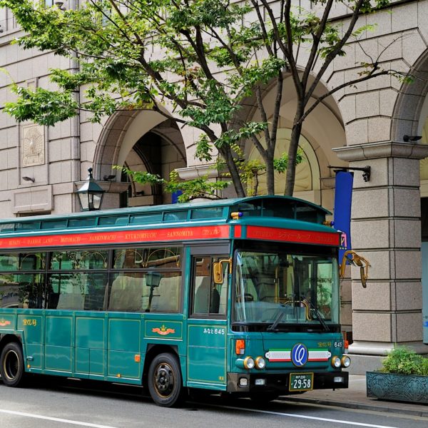 Bus in Sannomiya, Kobe Japan 三宮神戸バス