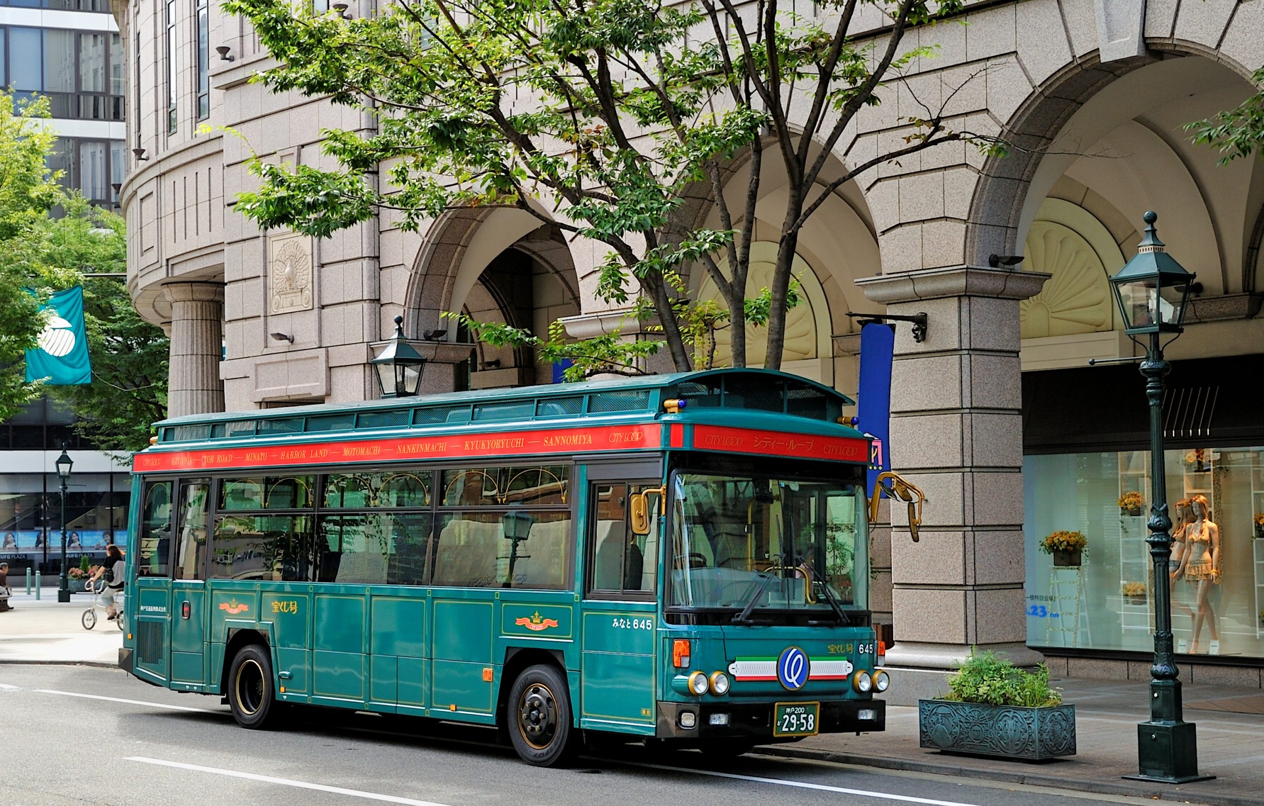Bus in Sannomiya, Kobe Japan 三宮神戸バス